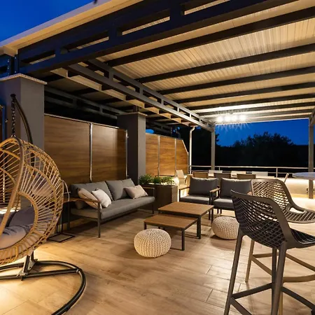 Villa Crowonder Nika - With Heated Swimming Pool, Jacuzzi And Sauna