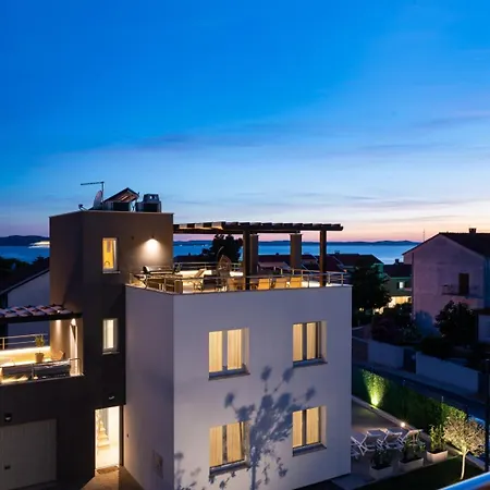 Villa Crowonder Nika - With Heated Swimming Pool, Jacuzzi And Sauna