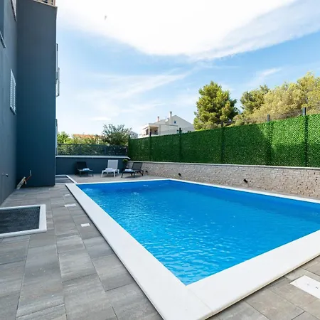 Crowonder Nika - With Heated Swimming Pool, Jacuzzi And Sauna