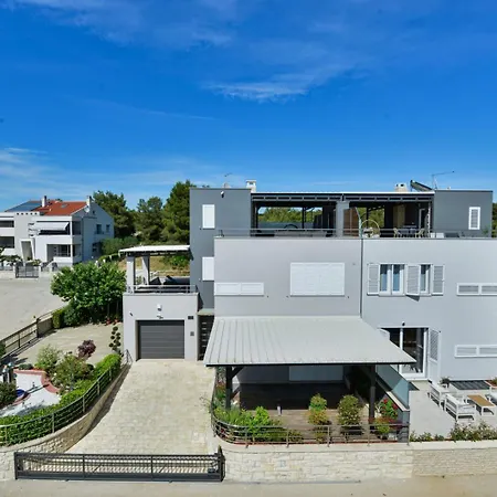 Crowonder Nika - With Heated Swimming Pool, Jacuzzi And Sauna