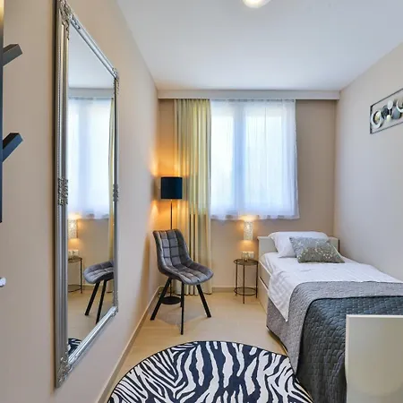 빌라 Crowonder Nika - With Heated Swimming Pool, Jacuzzi And Sauna