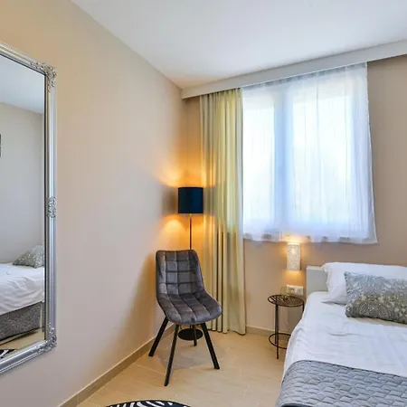 Crowonder Nika - With Heated Swimming Pool, Jacuzzi And Sauna 자다르