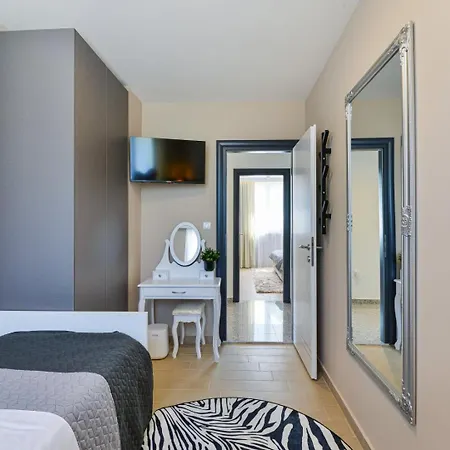 Crowonder Nika - With Heated Swimming Pool, Jacuzzi And Sauna * 자다르