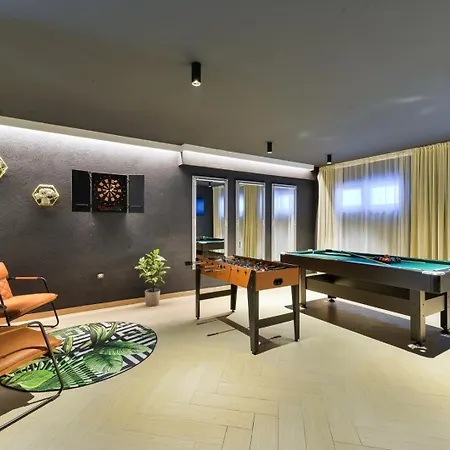 Crowonder Nika - With Heated Swimming Pool, Jacuzzi And Sauna *