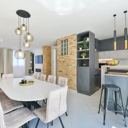 Crowonder Nika - With Heated Swimming Pool, Jacuzzi And Sauna * Zara