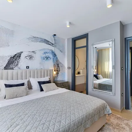 Villa Crowonder Nika - With Heated Swimming Pool, Jacuzzi And Sauna