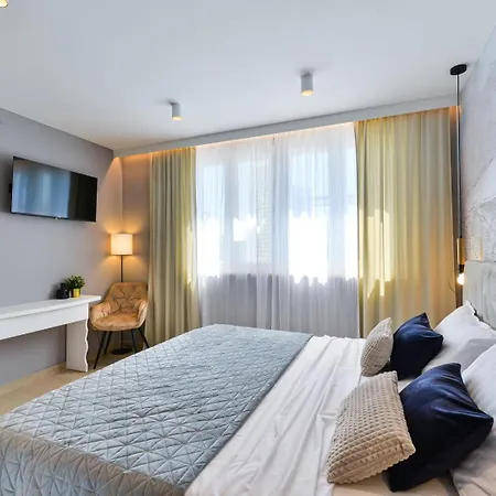 Crowonder Nika - With Heated Swimming Pool, Jacuzzi And Sauna