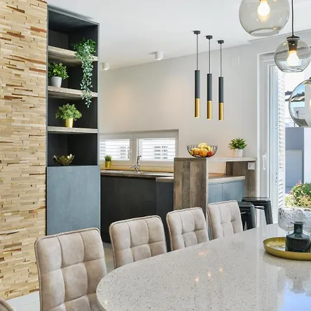 Crowonder Nika - With Heated Swimming Pool, Jacuzzi And Sauna * Zara