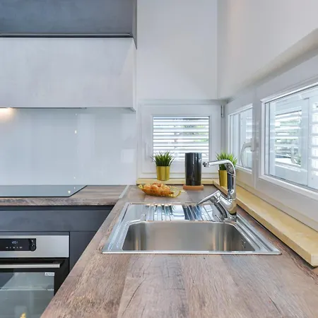 Crowonder Nika - With Heated Swimming Pool, Jacuzzi And Sauna 빌라 자다르