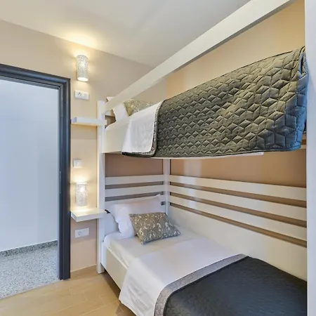 Crowonder Nika - With Heated Swimming Pool, Jacuzzi And Sauna Villa *