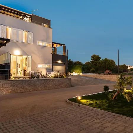 Crowonder Nika - With Heated Swimming Pool, Jacuzzi And Sauna Zadar