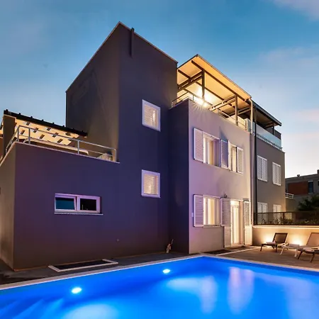 Crowonder Nika - With Heated Swimming Pool, Jacuzzi And Sauna Villa *