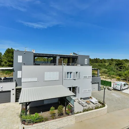 Crowonder Nika - With Heated Swimming Pool, Jacuzzi And Sauna