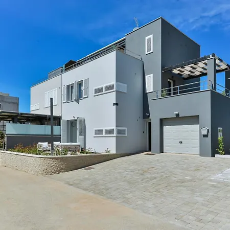 Crowonder Nika - With Heated Swimming Pool, Jacuzzi And Sauna Villa *