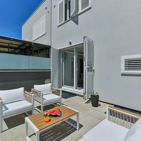 Villa Crowonder Nika - With Heated Swimming Pool, Jacuzzi And Sauna *