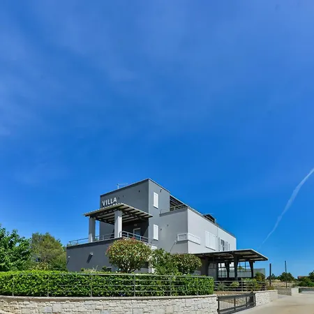 Villa Crowonder Nika - With Heated Swimming Pool, Jacuzzi And Sauna *