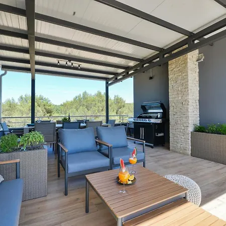 Crowonder Nika - With Heated Swimming Pool, Jacuzzi And Sauna Villa
