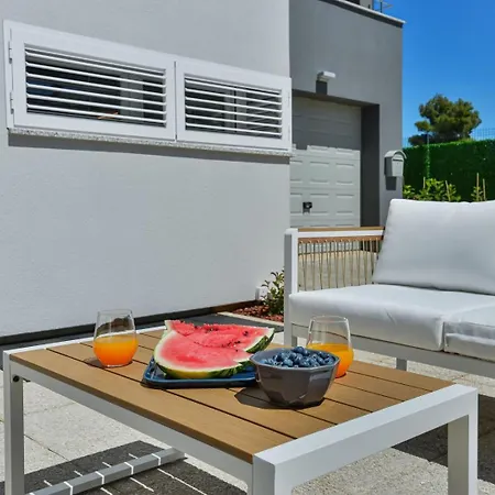 Crowonder Nika - With Heated Swimming Pool, Jacuzzi And Sauna Villa Zadar