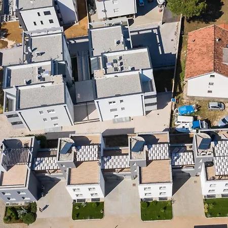 Crowonder Nika - With Heated Swimming Pool, Jacuzzi And Sauna *