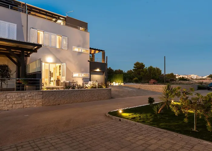 Crowonder Nika - With Heated Swimming Pool, Jacuzzi And Sauna Zadar