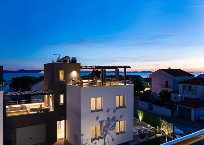 Villa Crowonder Nika - With Heated Swimming Pool, Jacuzzi And Sauna