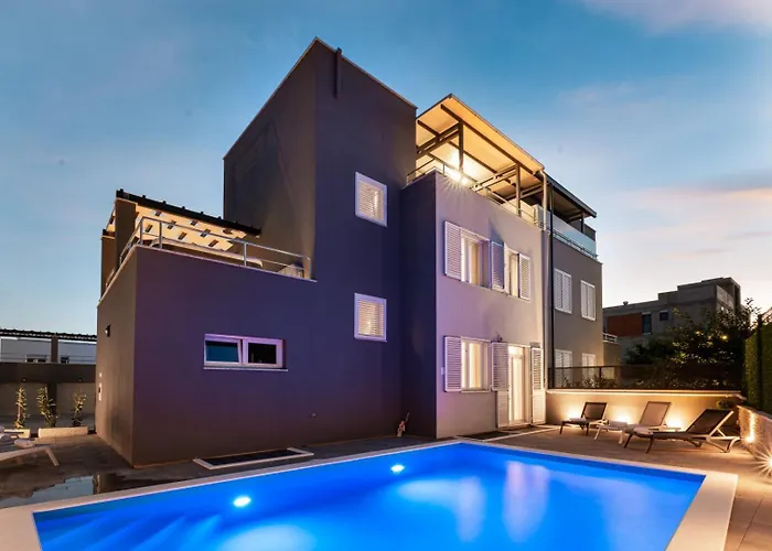 Crowonder Nika - With Heated Swimming Pool, Jacuzzi And Sauna Villa *