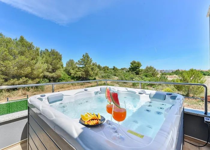 Crowonder Nika - With Heated Swimming Pool, Jacuzzi And Sauna * Zadar