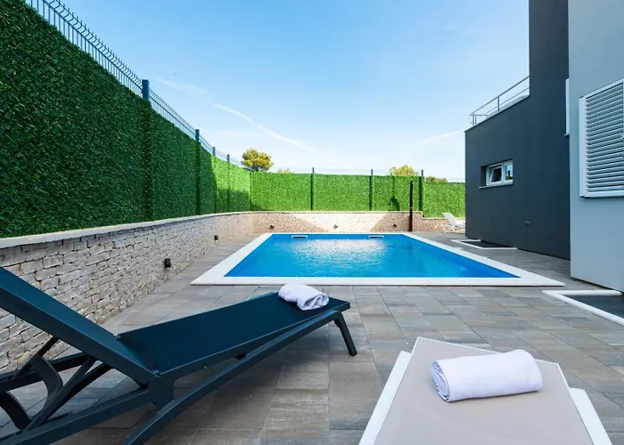 Crowonder Nika - With Heated Swimming Pool, Jacuzzi And Sauna Villa Zadar