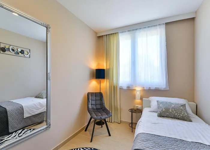 Crowonder Nika - With Heated Swimming Pool, Jacuzzi And Sauna Zadar