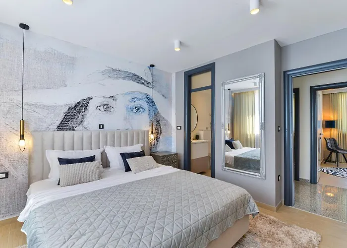 Villa Crowonder Nika - With Heated Swimming Pool, Jacuzzi And Sauna