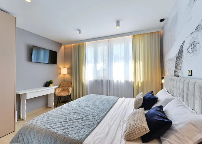 Crowonder Nika - With Heated Swimming Pool, Jacuzzi And Sauna