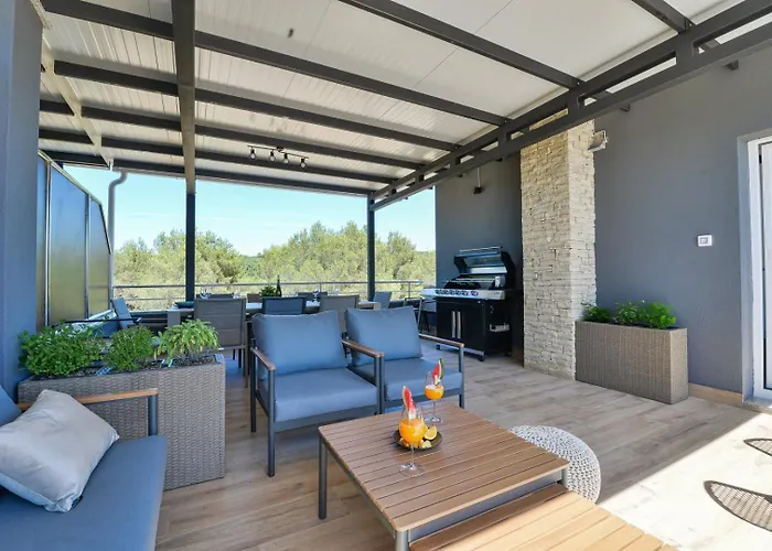 Crowonder Nika - With Heated Swimming Pool, Jacuzzi And Sauna Villa