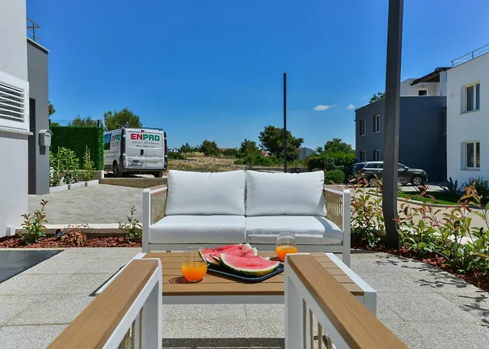 Crowonder Nika - With Heated Swimming Pool, Jacuzzi And Sauna Villa *