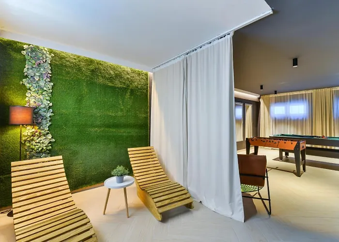 Crowonder Nika - With Heated Swimming Pool, Jacuzzi And Sauna *