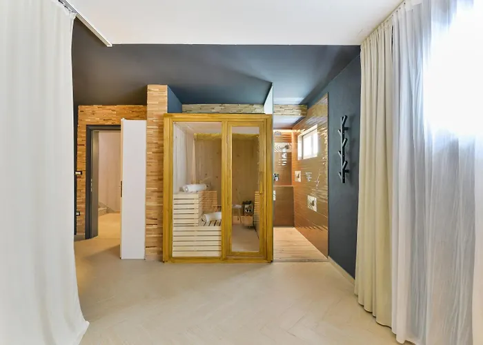 Crowonder Nika - With Heated Swimming Pool, Jacuzzi And Sauna