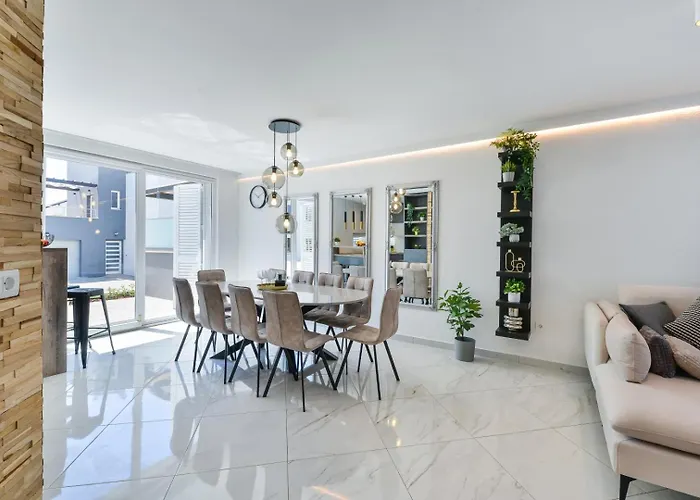 Villa Crowonder Nika - With Heated Swimming Pool, Jacuzzi And Sauna